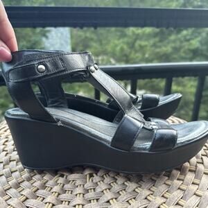 Naot Sandals Womens 40 Platform Strappy T strap Black Leather Open Toe Casual